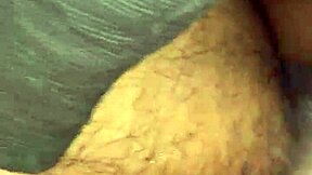 Kamyoncu benim sıkı deliğimi kondomsuz amatör anal seansta siker