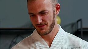 准备好在沙发上再来一轮肛交了吗？