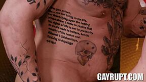 钻他的洞！Davin Strong 在娇小18+肛交行动中猛干Andrew Delta