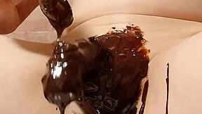 Gay Jepang Masak Pisang Coklat di Dapur Seru