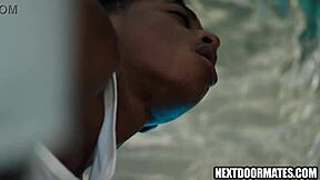 По дяволите, тези горещи момчета в джокстрипс се чукат! Интеррасовият секс без презерватив е огън 🔥