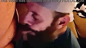 Jag suger min straight kompis stora kuk