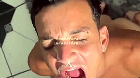 นาย ฉันเจอไอ้ดำใหญ่ในป่ากับพามาบ้านเพื่อแอคชั่นแบบดุเดือดนะรู้ไหม