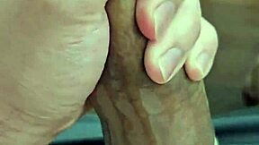 Masturbiram s kondomom v solo slogu