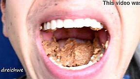 कोलंबियन एमेच्योर एक्सोटिक कुकी टेस्टिंग का मजा लेता है