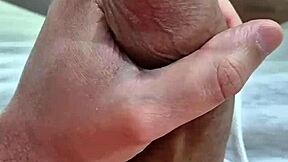 Twink latino se exhibe en clip casero solo