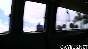 Uživaški piškotek se spremeni v analno creampie brez kondoma z ogromnim kurcem