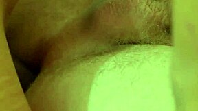 Massagista Gay Teen Cavalgando Bareback em Sessão Quente