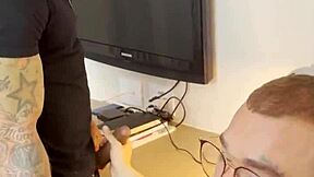 टैटूड हेटरो डॉक्टर को ब्राजीलियन बैकस्टेज में बैंग करता है