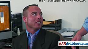 Mascul gay fute tare angajatul la birou