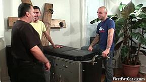 Super hardcore gay toiminta intensiivisellä naimisella ja imemisellä