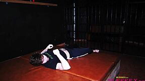 J'ai regardé des mecs pilonner et fister un cul dur. C'était pure destruction à chaque coup.