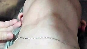 Crossdresser Berjuang Tangani Kontol Raksasa Masif