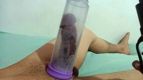 ポンプトイで激しく吸う