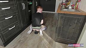 Üç genç twink hardcore anal oyuna dalıyor