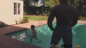 kumi-liha - roikkuva armeija-upseeri poraa teini-rekrutia kovaa