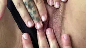 ラテン系いとこが自家製オナニーで俺の手をびしょびしょに濡らす